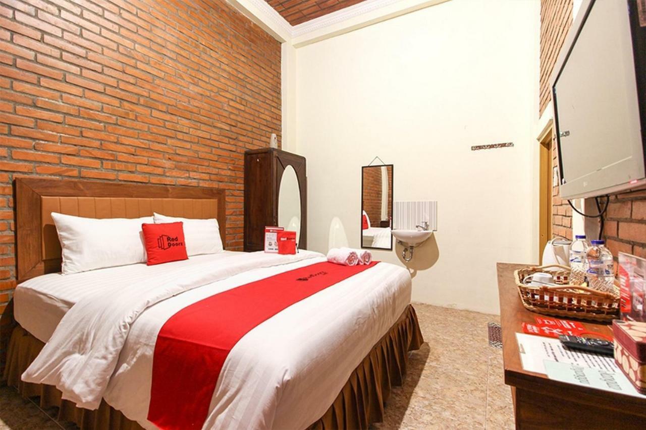 เรดดอร์ซ เนียร์ อมิกม ยอกยาการ์ต้า 2 Hotel Maguwo ภายนอก รูปภาพ