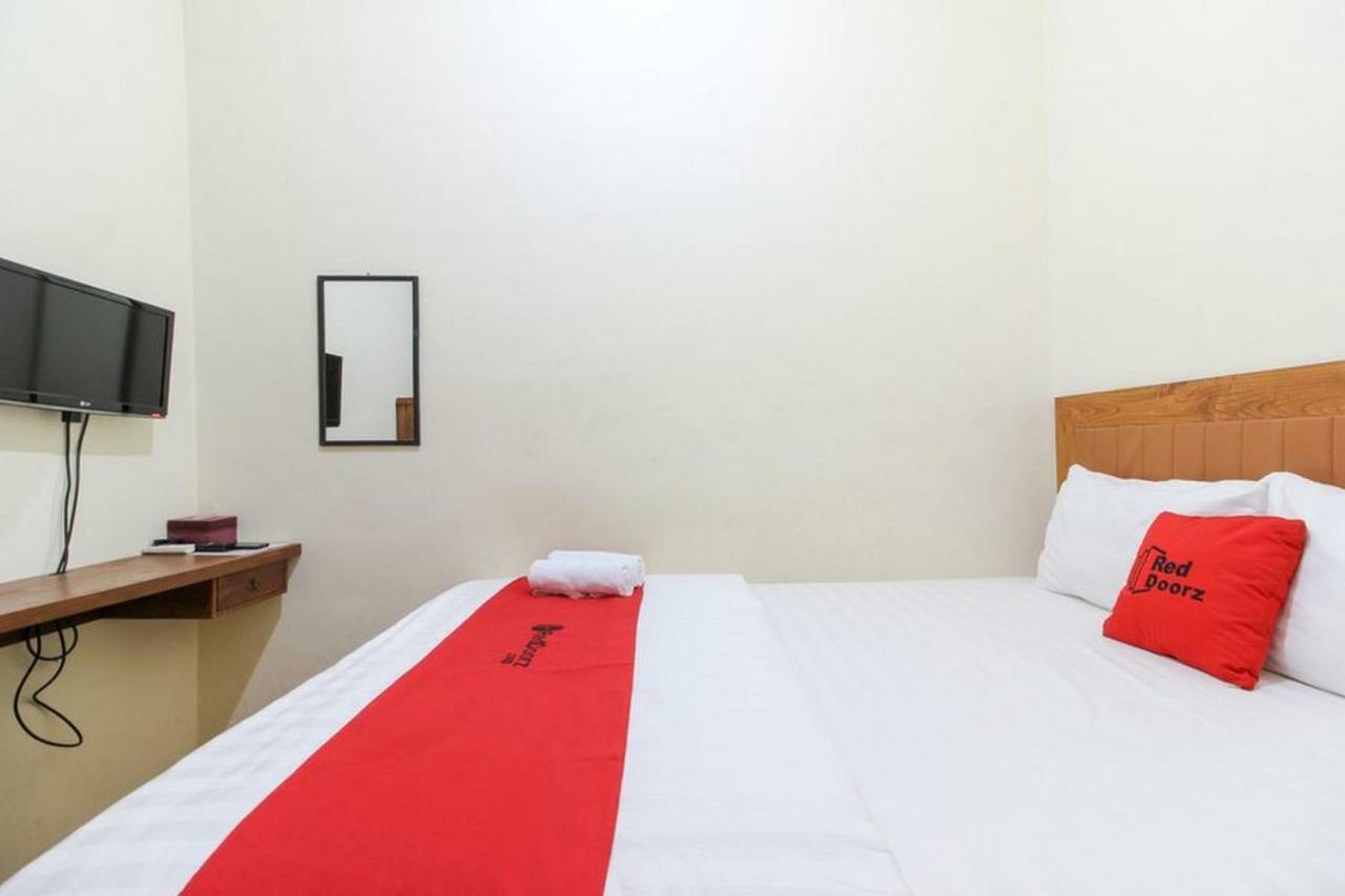 เรดดอร์ซ เนียร์ อมิกม ยอกยาการ์ต้า 2 Hotel Maguwo ภายนอก รูปภาพ
