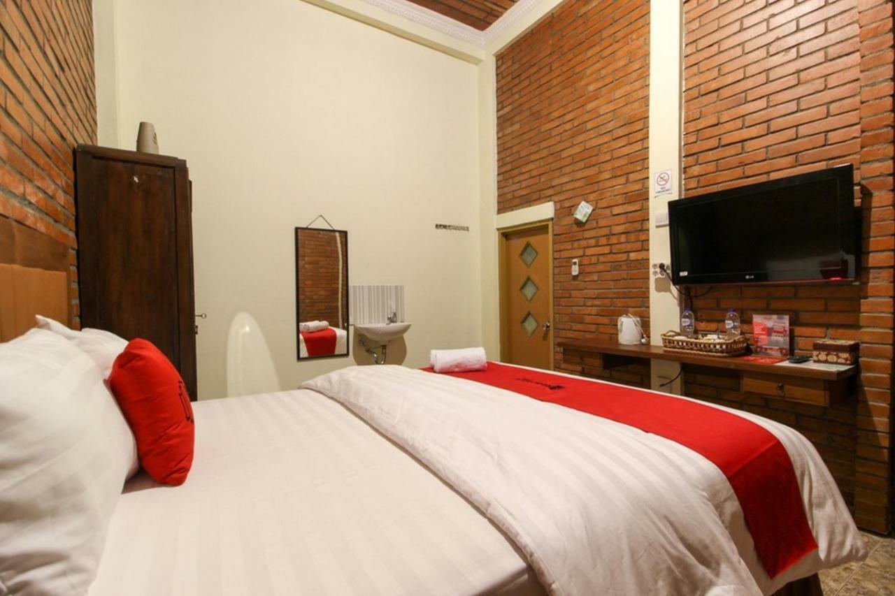 เรดดอร์ซ เนียร์ อมิกม ยอกยาการ์ต้า 2 Hotel Maguwo ภายนอก รูปภาพ